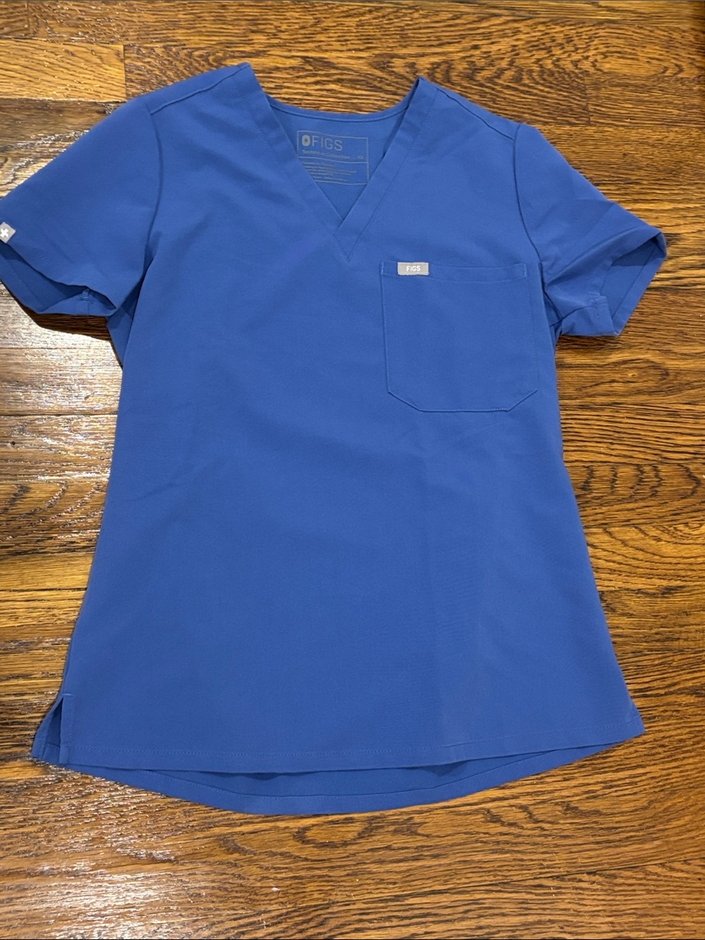 FIGS Women’s Catarina Scrub Top - Denim